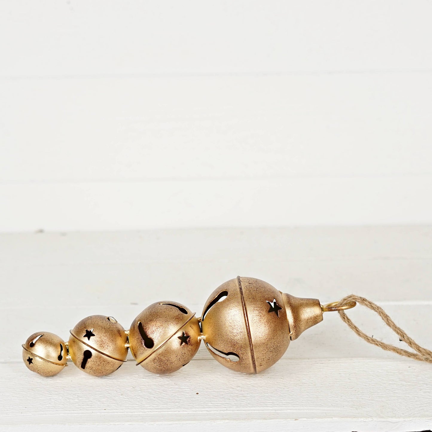 CC 13.5inL Distressed Metal 4 Bells Strand-Antique Gold