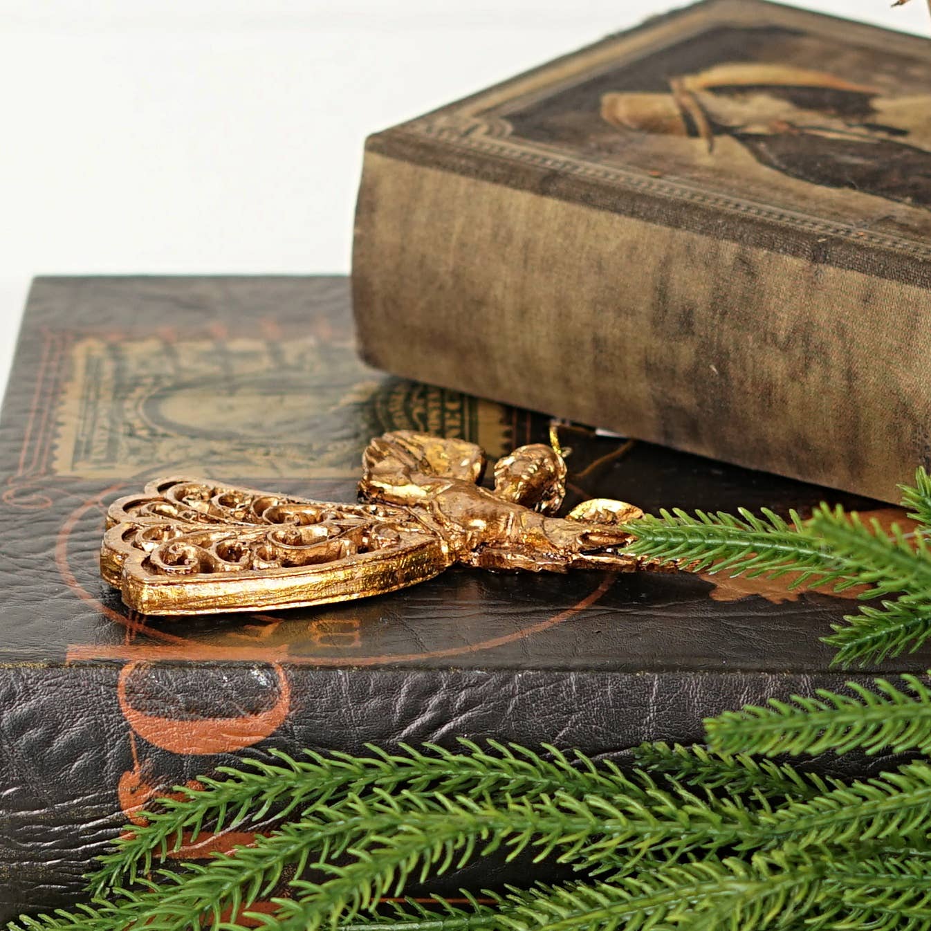 CC Polyresin Golden Flying Angel Ornament- 4.5" x 3"